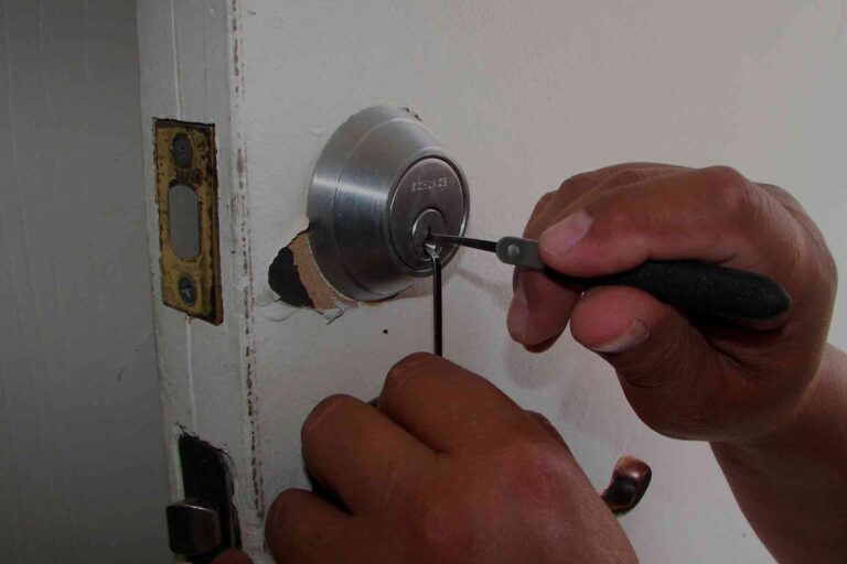 Cómo abren las puertas los cerrajeros