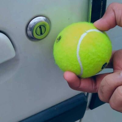 Como abrir coche con pelota de tenis